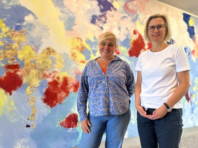 Künstlerin Andrea Bischof und Dr. Astrid Niedermayer